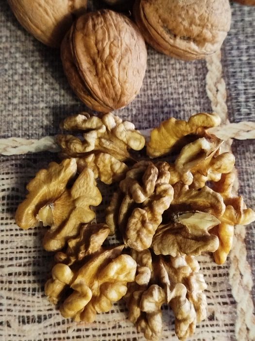 Продам битий грецький горіх, метелик 250 гр./кг