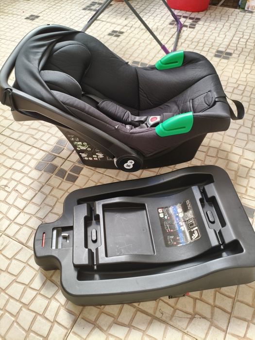 Cadeira auto ovo com isofix completa.