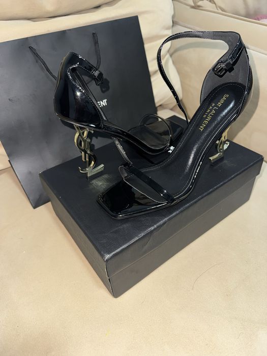 Salto YSL Yes Saint Laurent Paris