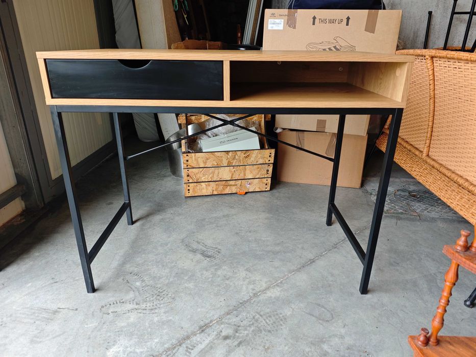 Secretaria madeira com metal