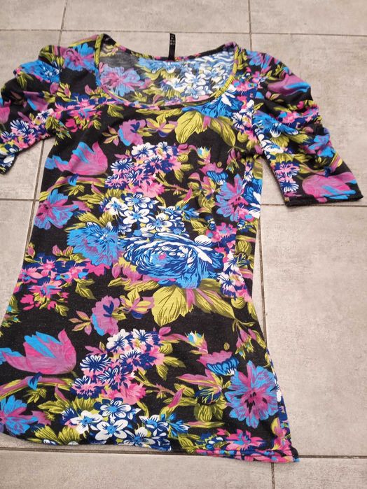 Bluzka krótki rękaw w kwiaty. AMITSU.