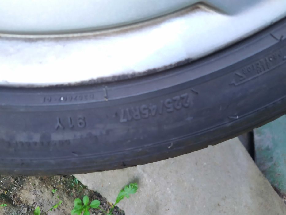 Jantes 17 originais audi com pneus novos.