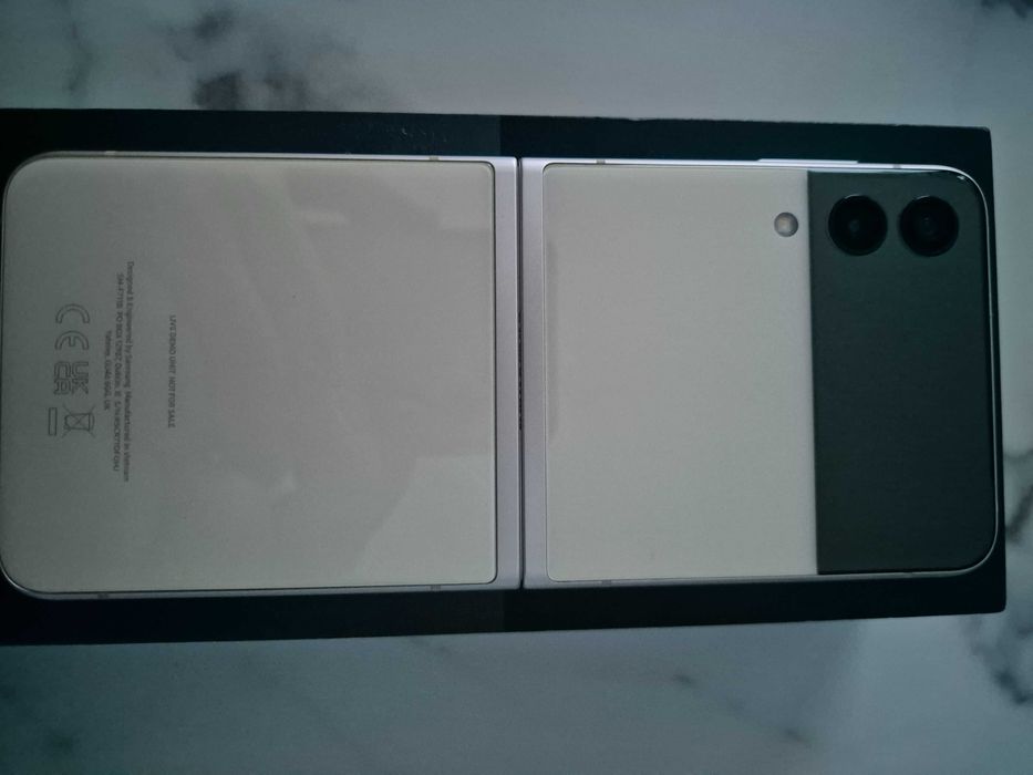 Smartfon Samsung Galaxy Z Flip 3 5G 256GB beżowy