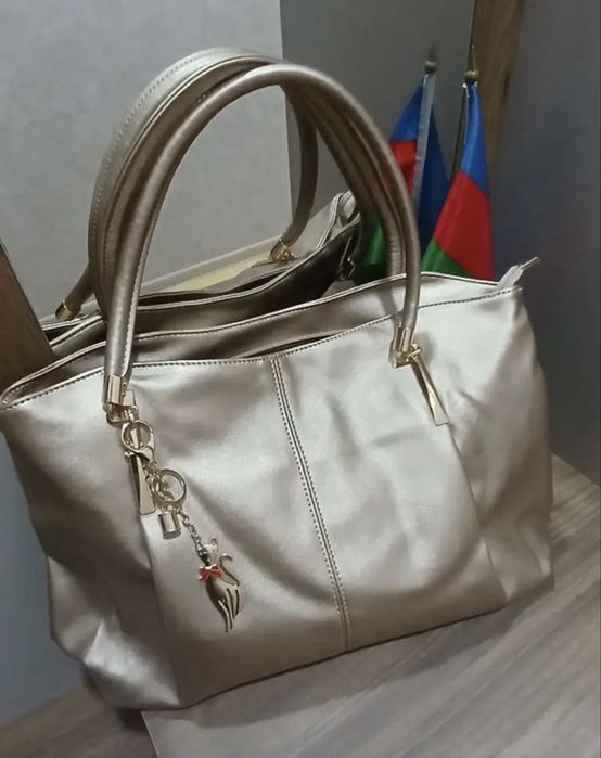 Mala Nova, você vai arrasar com essa mala nova! Entrega imediata e pronta para uso!