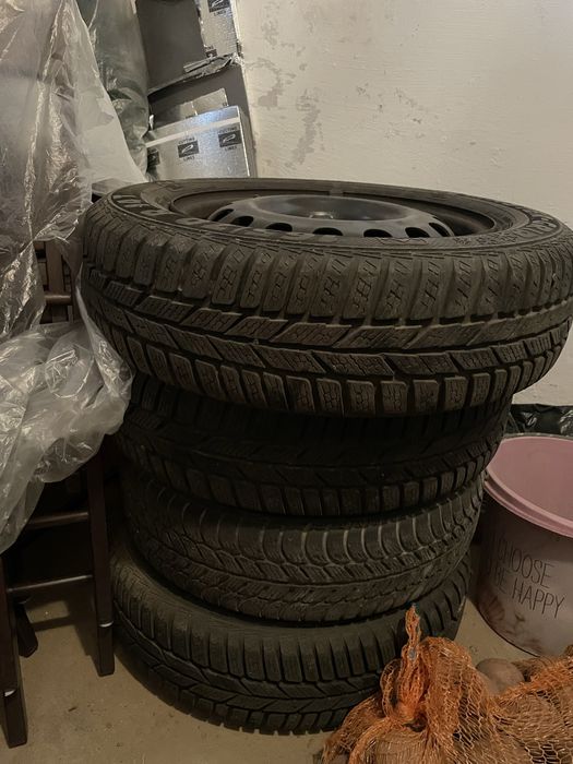 Opony zimowe na felgach stalowych