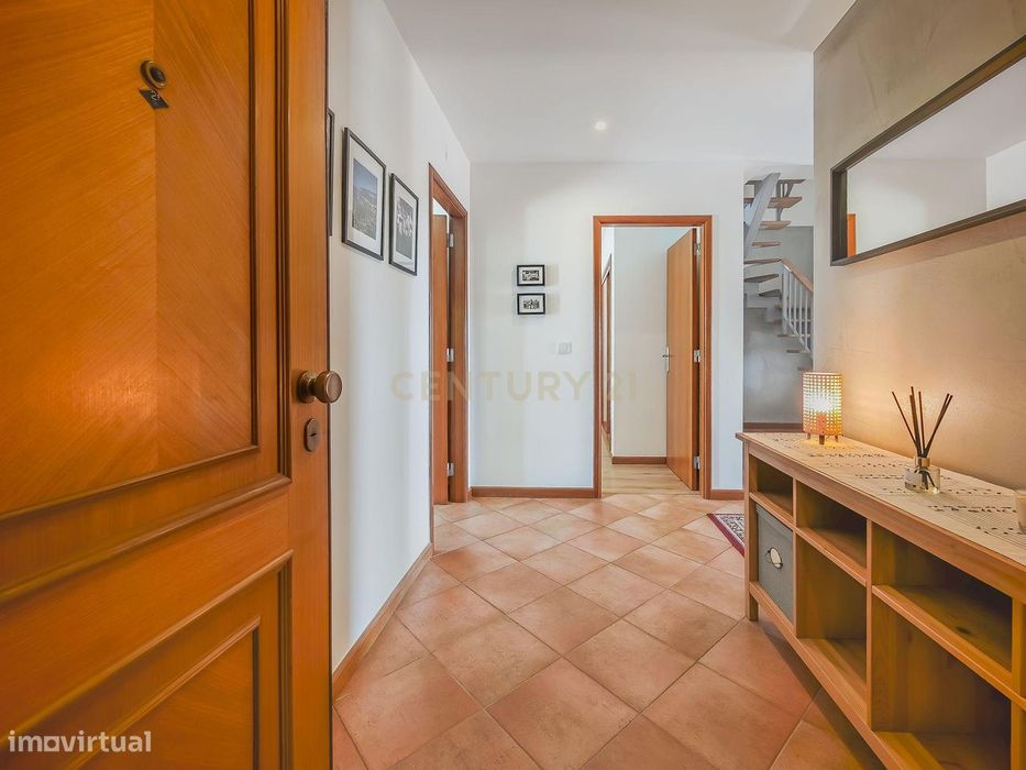 Apartamento T2 Dúplex com Vista Panorâmica e Garagem com Carregamento