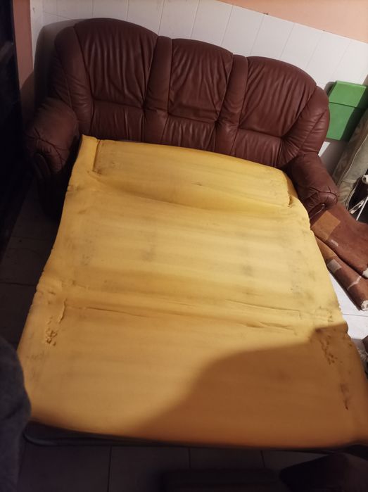 Sofá cama em couro