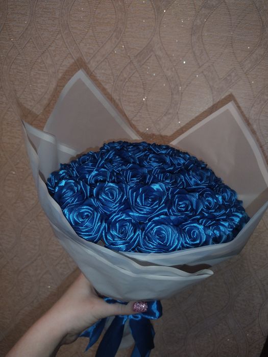 Букет роз из атласной ленты