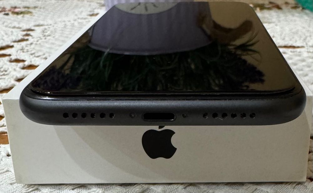 Телефон Apple iPhone 11, 64GB black