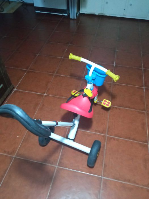 Triciclo CHICCO emotimo estado e com pouquíssimo uso.