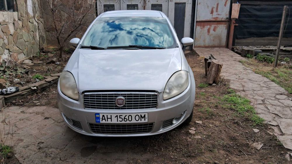 автомобиль fiat linea 1.4 t-jet