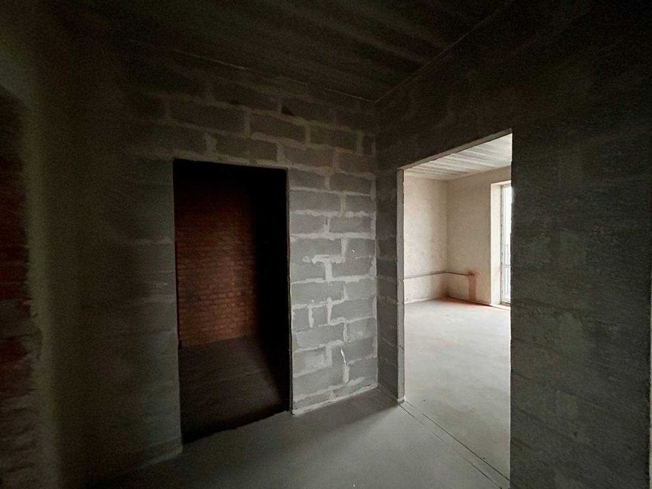 Квартира (3к) з індивідуальним газовим опаленням та кухнею 20 метрів.