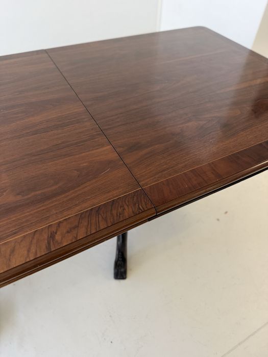Mesa de jantar em madeira maciça