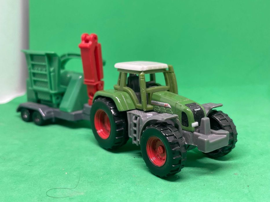 Siku traktor Fendt plus rębak 1 87