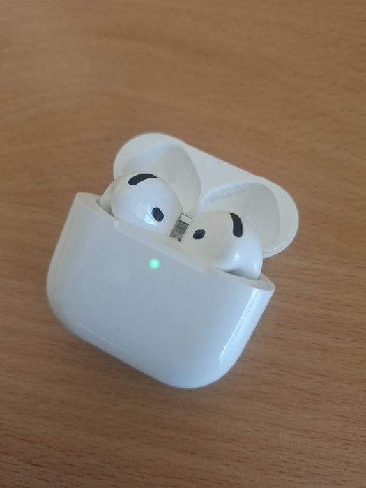 Apple AirPods 4 with Active Noise