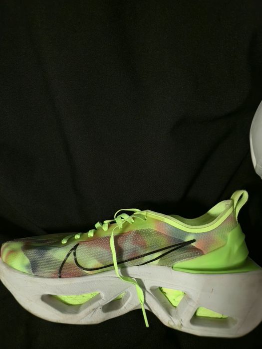 Продам жіночі кросівки Nike