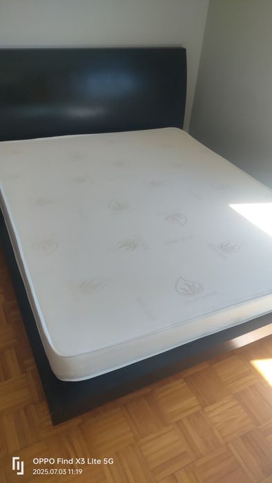 Cama de casal moderna