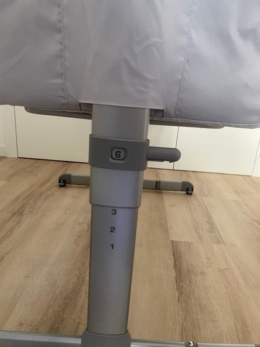 Chicco Next2Me com colchão, correias e saco de transporte