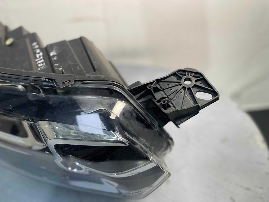 Farol dianteiro direito Citroen Berlingo k9 ( 2019)