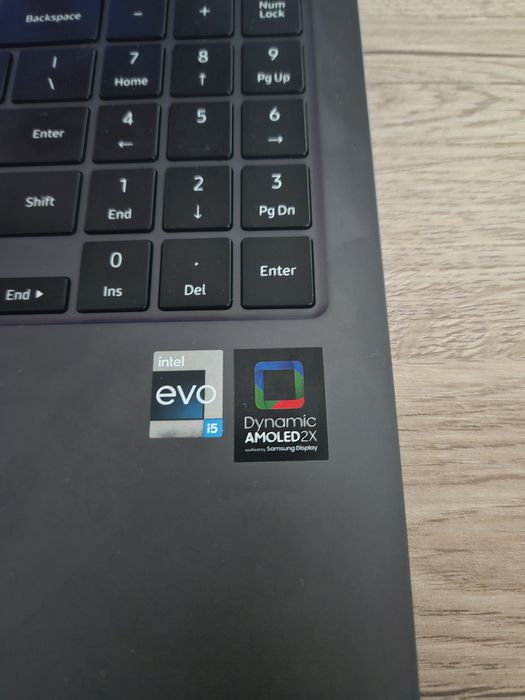 Samsung book pro 3 360 16" 120hz Qwerty