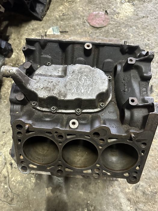 Блок циліндрів пеньок Audi A6 c5 Volkswagen B5 2.8i AMX
