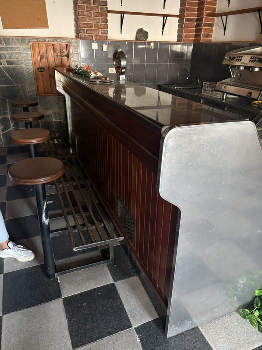 Balcão Bar com arca + bancos