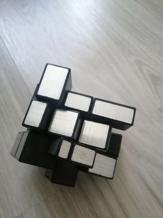 Кубик рубик дзеркальний