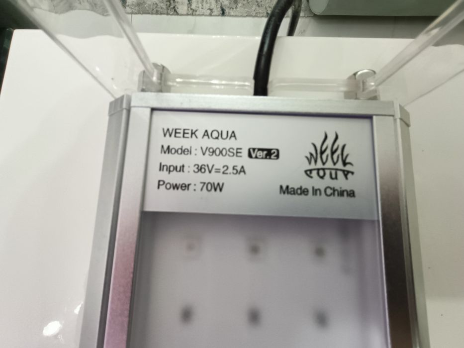 Week Aqua V900SE-K WRGB