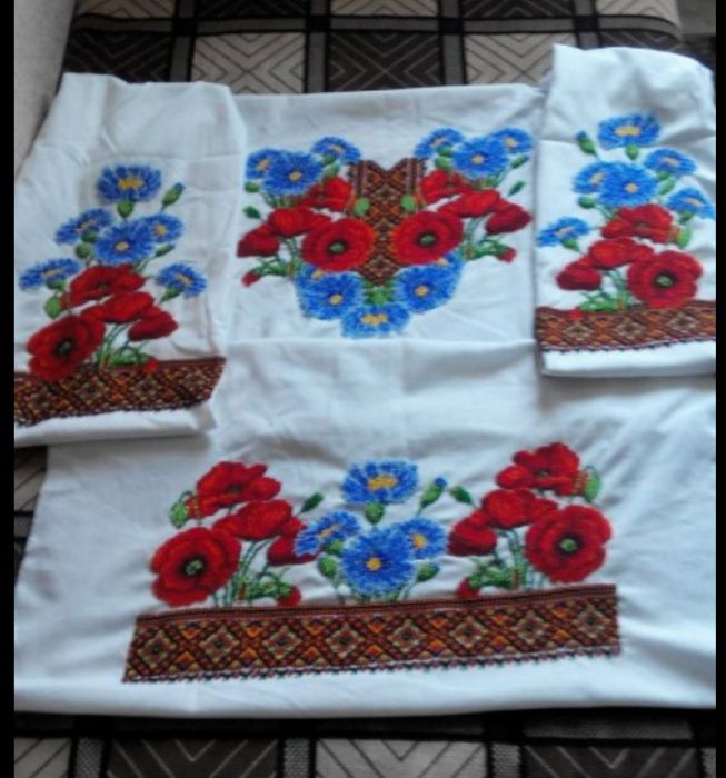 Плаття вишите бісером.