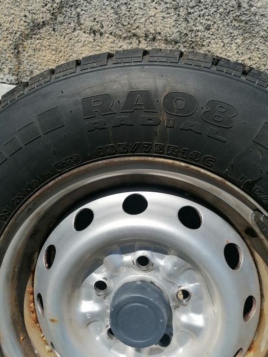 Pneus semi-novos