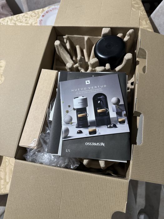 Maquina de cafe Delonghi Nespresso Vertuo Pop nova