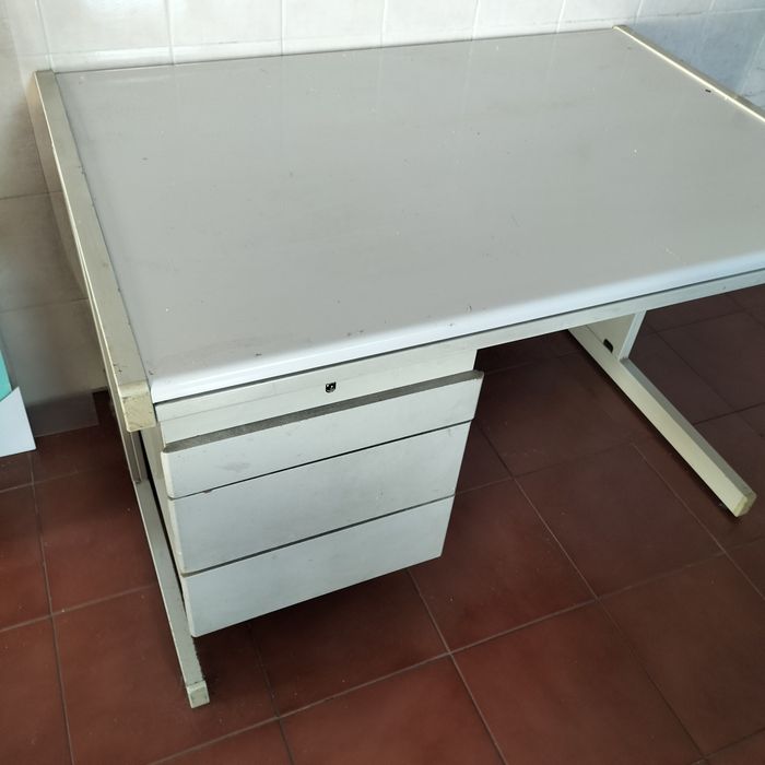 Secretária 120cmx85cm
