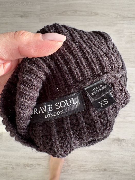 Czarny damski sweter z golfem m