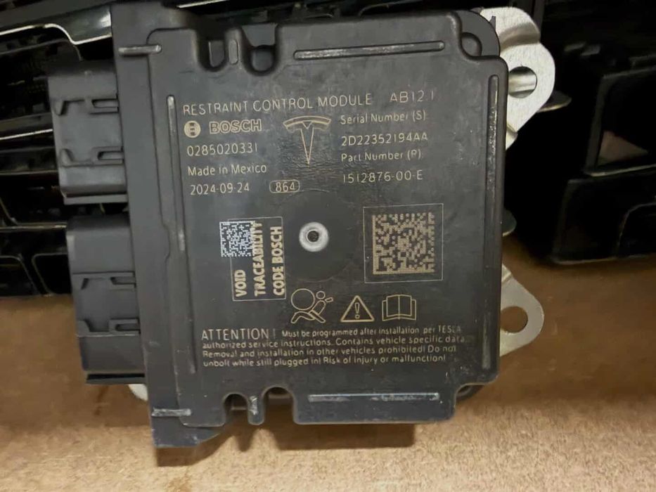 Блок безпеки Tesla 1512876-00-E