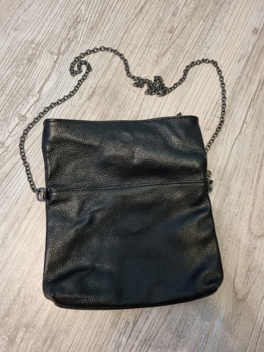 Torebka damska na łańcuszku