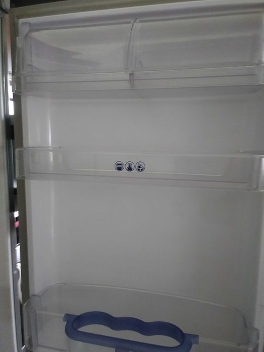 Części i akcesoria  do  do lodówki whirlpool.