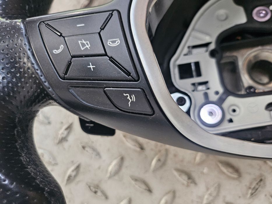 mercedes w207 e klasa coupe kierownica skórzana multifunkcja łopatki ładna