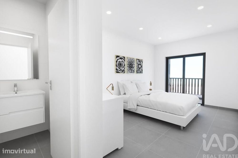 Apartamento T3 em Mexilhoeira Grande de 118,00 m2