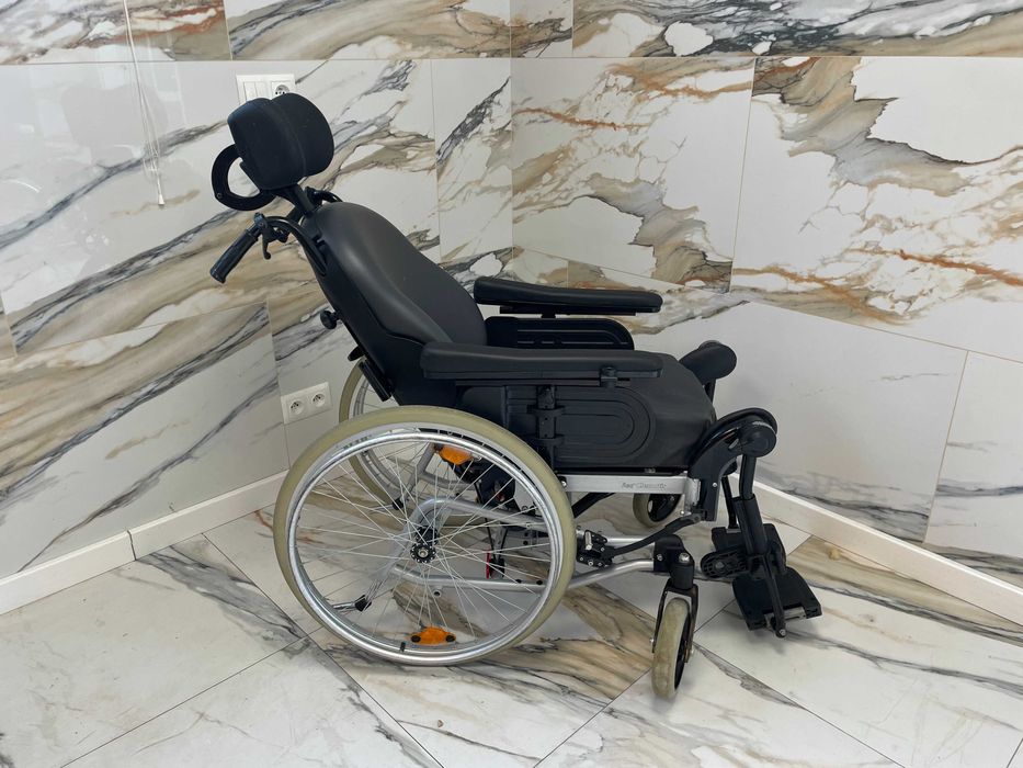 Invacare Rea Clematis 39 - wózek inwalidzki specjalny