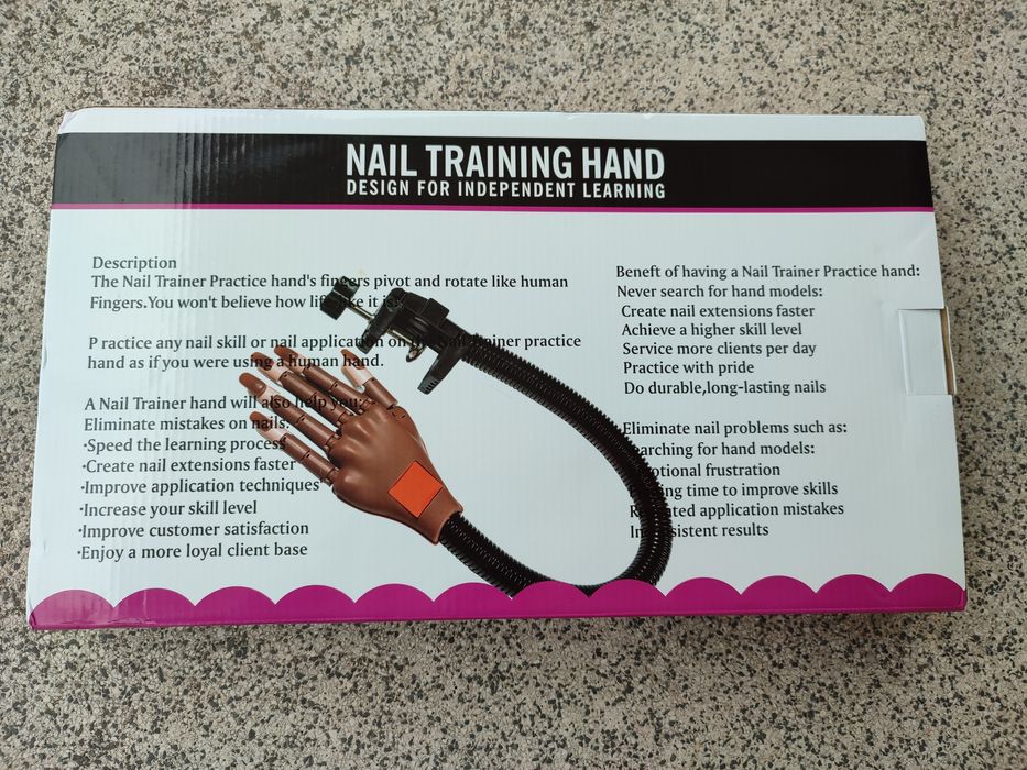 Mão de treino unhas de gel