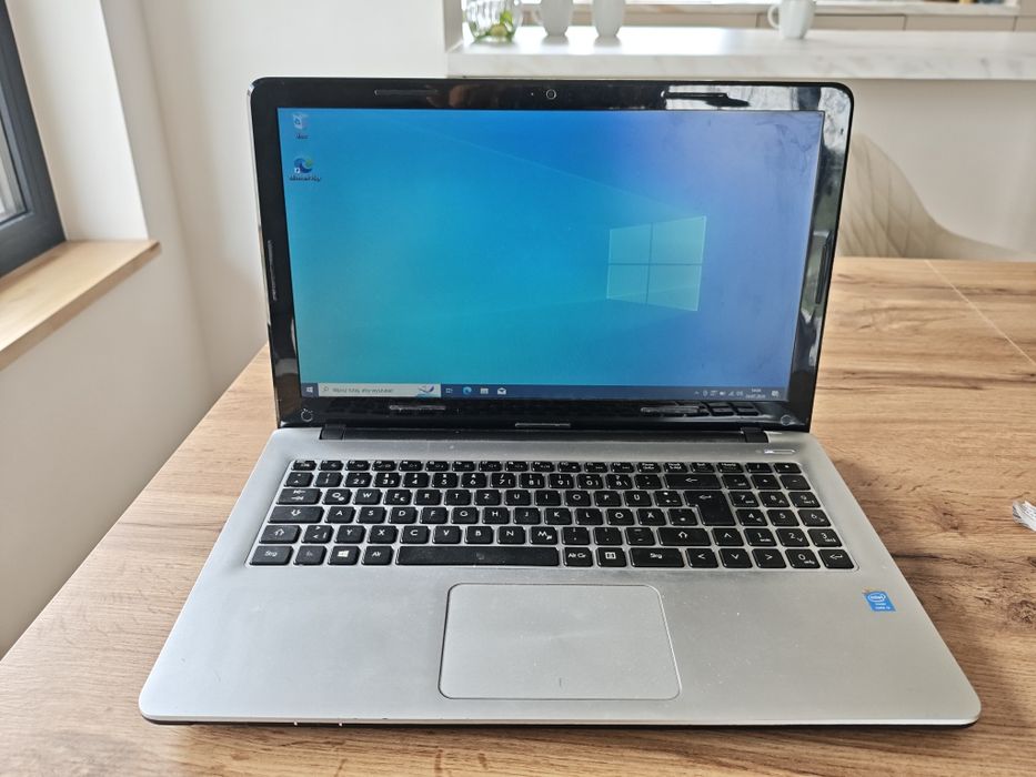 Laptop i3 4GB 500GB