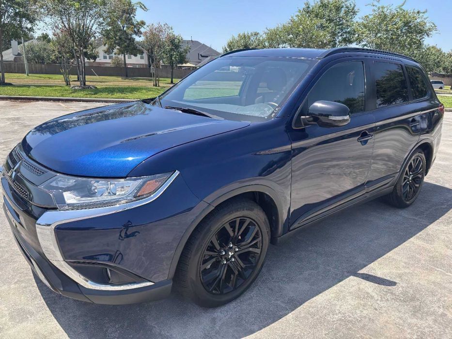 Mitsubishi Outlander SE      2019