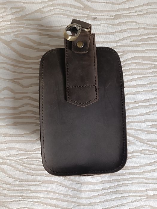 Bolsa de cintura em couro