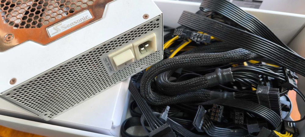 Fonte alimentação seasonic snow silent 1050w power supply