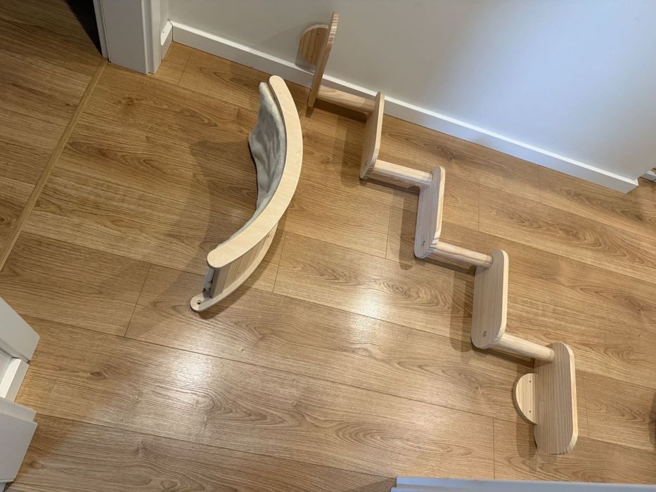 Drewniany zestaw naścienny dla kota – schodki i hamak boho legowisko