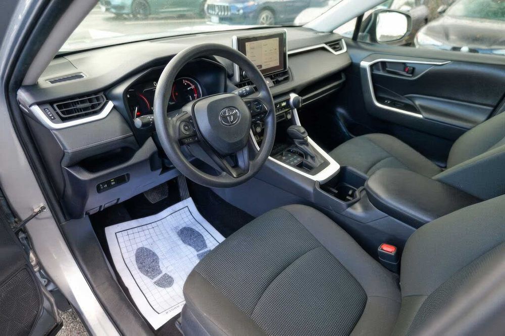 Toyota RAV4      2023