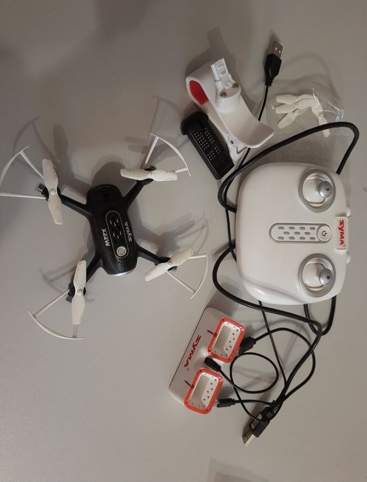 Квадрокоптер, система радіоуправління, ігровий руль
1 - квадрокоптер
2