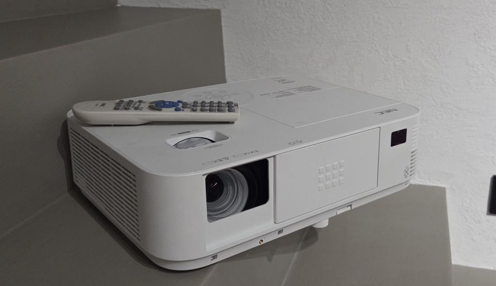 projektor NEC M403H Full HD 3D