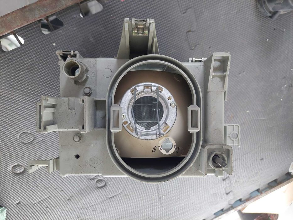 farol esq Renault clio 1