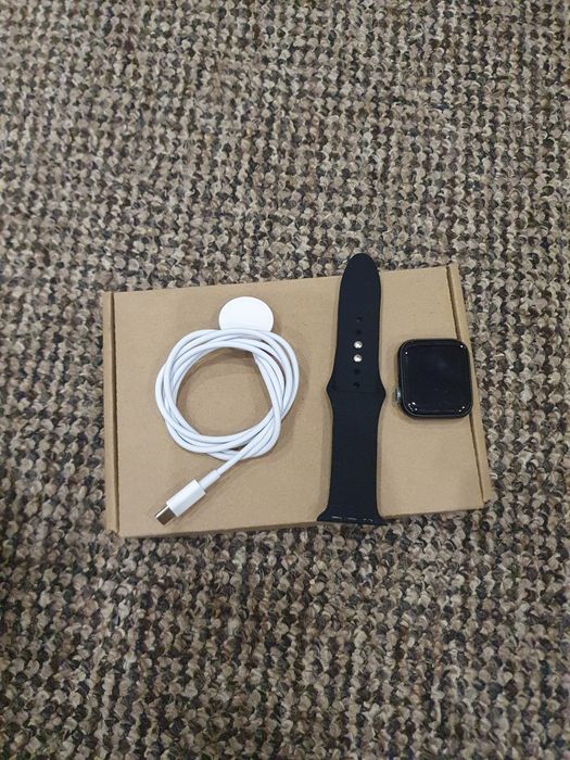 Продаю Apple watch 6